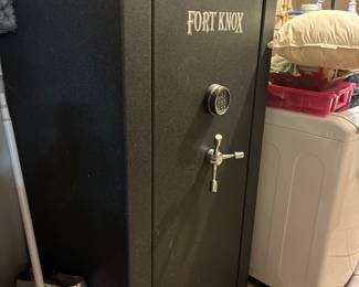 2004 Fort Knox fireproof gun safe - Defender 6031