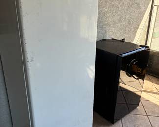 Upright Freezer - mini fridge 