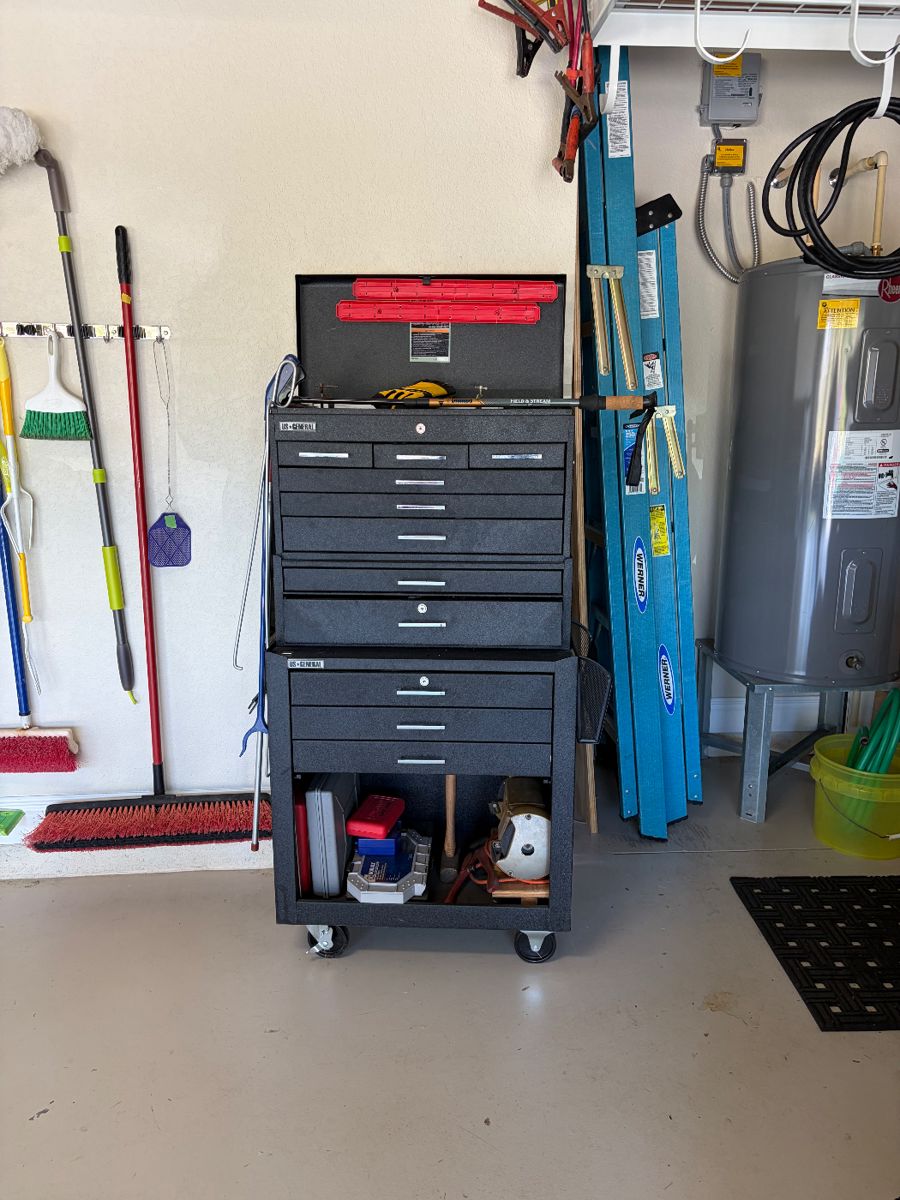 Like new with keys!! Priced well below new! 