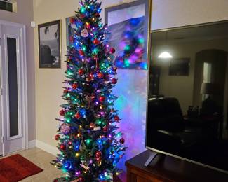 7’ Pencil tree pre lite. Works great in original box. 