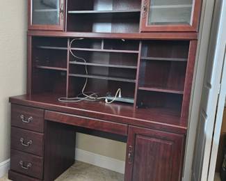 Excellent condition office desk. Chair available too. 