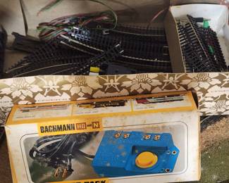 LIONEL HO Train Track, Bachmann HO power pack