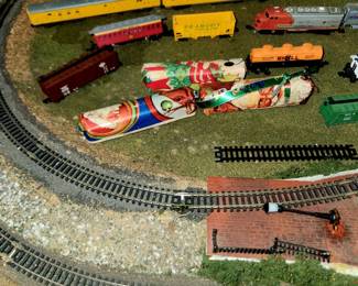 Lionel HO Trains & Track