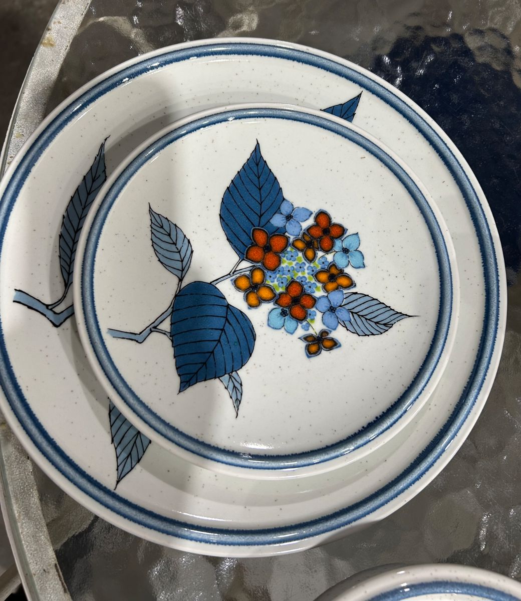 Vintage Mikasa Cordon Bleu Hydrangea Stoneware, set of 41