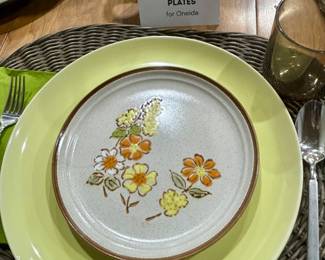 Rare set of vintage Russel Wright plates in gorgeous yellow!