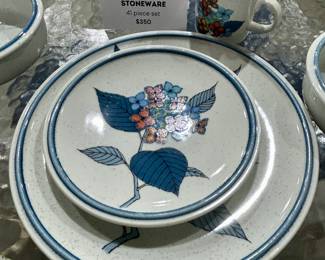 Gorgeous set of hard-to-find Mikasa Hydrangea Stoneware!