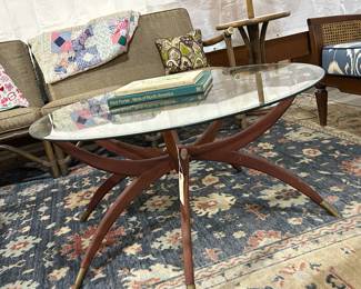 Spider-leg MCM table