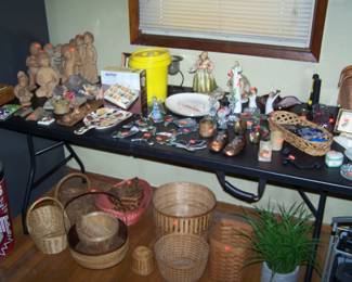 BASKETS & KNICK-KNACKS