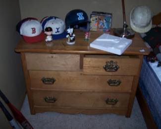 OAK CHEST, BASEBALL CAPS & NODDERS