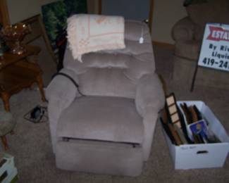 TAN RECLINER