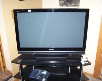 PANASONIC FLAT-SCREEN TV