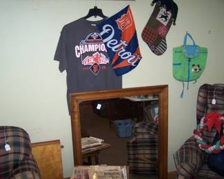 MIRROR & DETRIOT FLAG