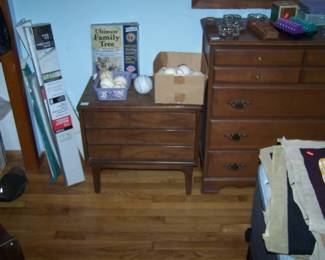 MID-CENTURY NIGHTSTAND