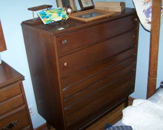 MID-CENTURY CHEST