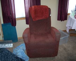 RED/BROWN RECLINER