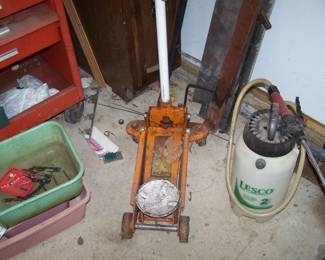 FLOOR JACK & SPRAYER