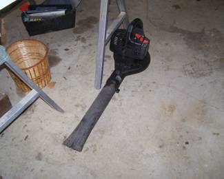 LEAF BLOWER