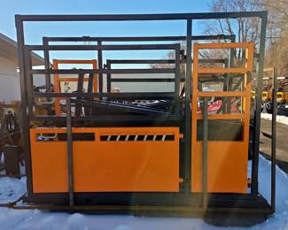 2025 Landhonor LHR-CSC10 10' Cattle Squeeze Chute, Unused 