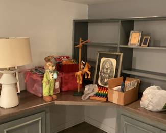 Miscellaneous and lamp.