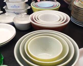 Vintage pyrex sets of coloured bowls $115 /4