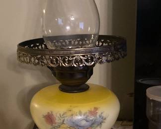 Pretty lamp with chimney - missing top globe