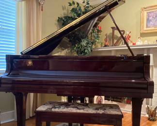 Beautiful Yamaha Baby Grand Piano