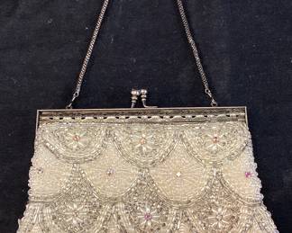  VTG. IVORY & SILVER BEADED EVENING PURSE KISS LOCK CLASP, METAL CHAIN