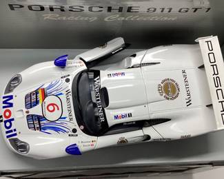  UT MODEL PORSCHE 911 GT1 T. BOUTSEN, J. STUCK 1997 1/18 SCALE MODEL 39720
