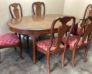 MID CENTURY CHERRY WOOD DINING TABLE WITH 8 CHAIRS & 2 LEAF, QUEEN ANNE STYLE NO SHIPPING PICKUP ONLY