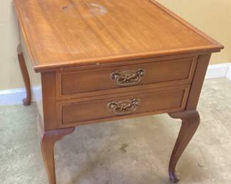 VTG. HENREDON QUEEN ANNE SOLID WALNUT 1 DRAWER NIGHTSTAND NO SHIPPING PICKUP ONLY