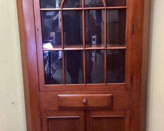 SOUTHERN FEDERAL STYLE MAHOGANY CORNER CABINET WITH CABINET KEY NO SHIPPING PICKUP ONLY