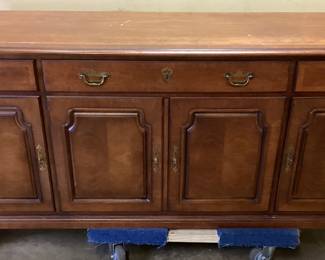  VTG. HENREDON FOLIO FOUR GEORGIAN STYLE CHERRY WOOD SIDEBOARD OR BUFFET NO SHIPPING PICKUP ONLY