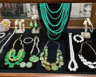 ASSORTED BEADED & STONE COSTUME JEWELRY