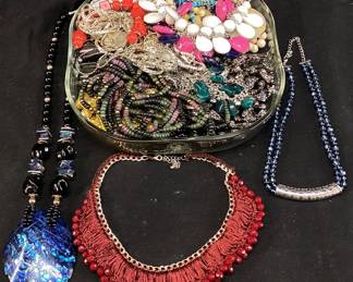 ASSORTED COSTUME JEWELRY