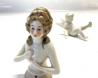 ANTIQUE PORCELAIN HALF DOLL MARIE ANTOINETTE AND A SET OF 5 PLAYFUL PORCELAIN CHERUB FIGURINES FROM THE EARLY 1900â€™s