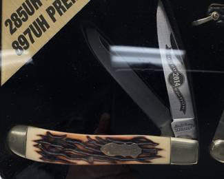  UNCLE HENRY LTD. EDITION 3 KNIFE GIFT SET FEATURES 2014 12UH ROADIE, 285UH PRO TRPPER AND 887UH PREMIUM STOCK WITH TIN DISPLAY CASE