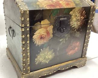  VINTAGE WOODEN HAND PAINTED DOME TOP TRUNK