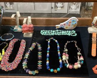 ASSORTED BEADED & STONE COSTUME JEWELRY