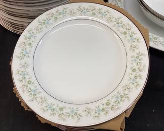 NORITAKE SAVANNAH 2031 CHINA SET, 83 PIECES TOTAL 14 PLACE SETTINGS, EXTRAS & SERVING PIECES NO SHIPPING PICKUP ONLY