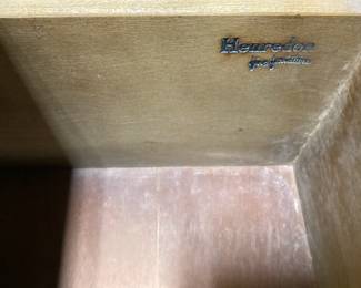 VTG. HENREDON QUEEN ANNE SOLID WALNUT 1 DRAWER NIGHTSTAND NO SHIPPING PICKUP ONLY