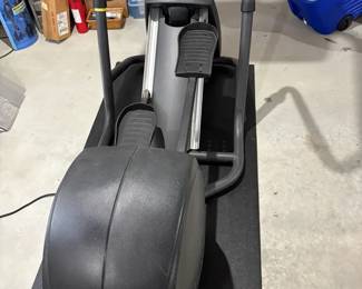  011 Elliptical Trainer By Precor Model EFX5.21si