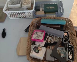 Jewelry and trinkets