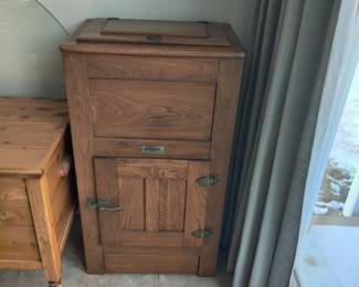 Ice box