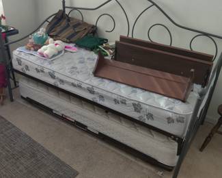 Day bed with trundle