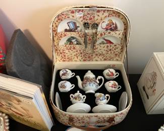 Very nice child’s tea set from Germany