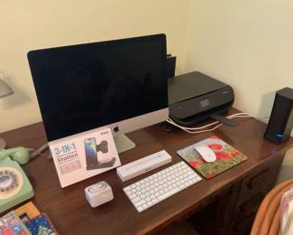 This computer is like new unbelievable it is 10 years old. I can’t believe it is in very good condition.