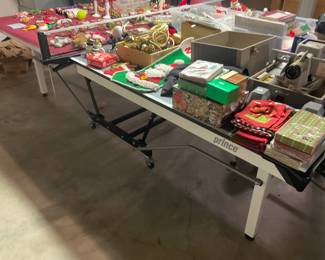 Like new ping-pong table this is absolutely beautiful. It will be need to be disassembled to get upstairs. I’m pricing is very cheap.