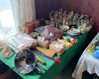 novelties and figurines