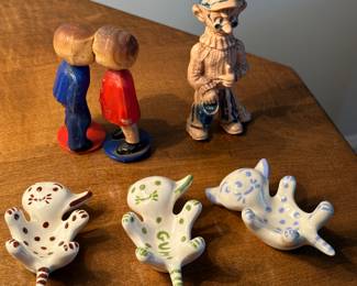 Chewing gum dish/holder, magnetic kissing dolls, Dilly Dally figurine 