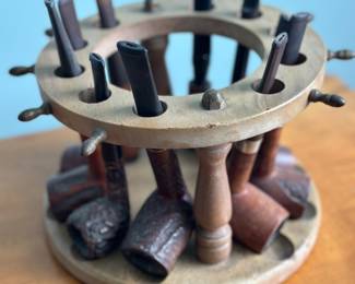 Collection of tobacco pipes 